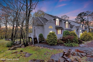 52 Laurelwood Dr, Lake Harmony, PA 18624