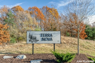 2825 Terra Nova Dr SE, Forest Hills, MI 49301