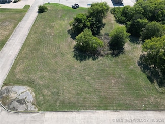 1405 Brookview Dr, Ardmore, OK 73401