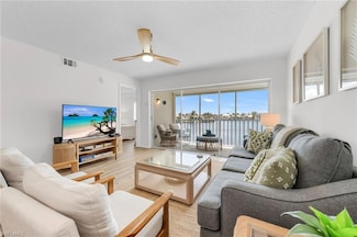 10682 Gulf Shore Dr Unit 205, Naples, FL 34108