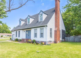 2668 N Elizabeth Harbor Dr, Chesapeake, VA 23321
