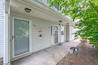 84 Prestwick Way, Edison, NJ 08820