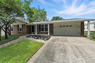 3647 Argonne Forest Dr, Florissant, MO 63034