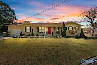 2412 Gwen St, Scottsboro, AL 35768