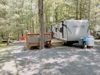 121 Birchy Brook Dr, Milford, PA 18337