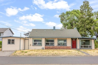71 SW 2nd St, Madras, OR 97741