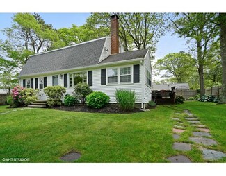 20 Fourth Ave, Barnstable, MA 02647