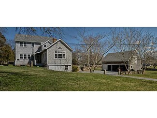9 Fresh Meadow Rd, Little Compton, RI 02837