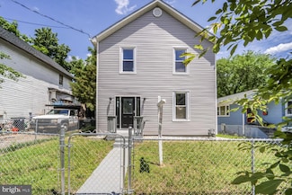 3713 35th St, Mount Rainier, MD 20712