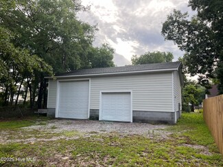 132 NW 18th St, Oak Island, NC 28465