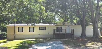 60 Strickland St, Royston, GA 30662
