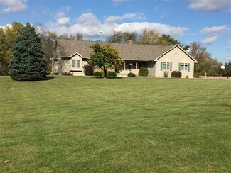 7766 W River Rd, South Whitley, IN 46787