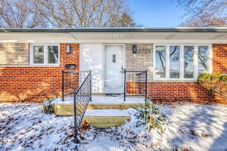 2703 Downey Dr, Troy, MI 48083