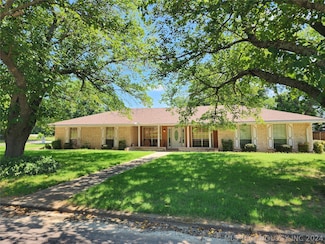 300 S Elmwood Ave, Marietta, OK 73448