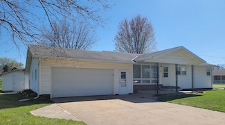 40 Bayou Dr, Nashua, IA 50658