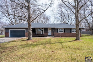 2422 SE Alexander Dr, Topeka, KS 66605