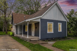 26358 Moses St, Flat Rock, MI 48134
