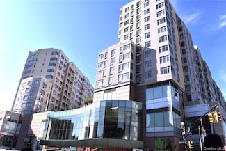 40-28 College Point Blvd Unit T2-811, Flushing, NY 11354