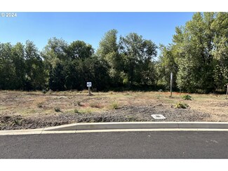 3297 NW Shadden Dr Unit 67, McMinnville, OR 97128