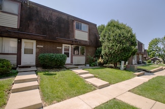 2574 Berkshire Ct Unit 5, Waukegan, IL 60087