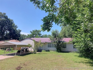 1713 E 10th St, Okmulgee, OK 74447