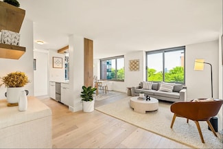2 S End Ave Unit 6R, New York, NY 10280