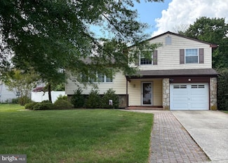 2 Tomahawk Dr, Marlton, NJ 08053
