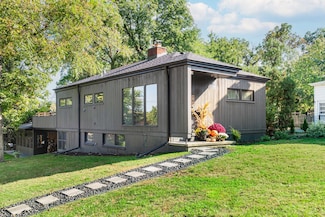 797 Forest Ave, Glen Ellyn, IL 60137