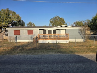 301 S Johnson Ave, Thorndale, TX 76577