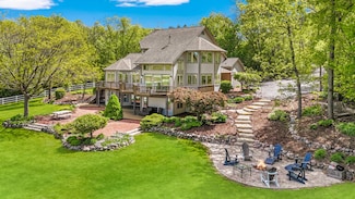 1507 Saint Augustine Rd, Hartford, WI 53027
