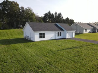 41 Stearns Farm Rd, Hampden, ME 04444