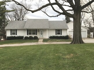 203 W Clinton Ave, Farmer City, IL 61842