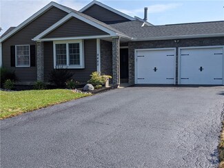 9480 N Wickham Dr, Brewerton, NY 13029