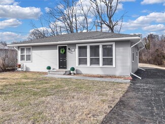 9957 South Rd, Fairview Heights, IL 62208