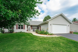 211 Carson Dr, Poplar Grove, IL 61065