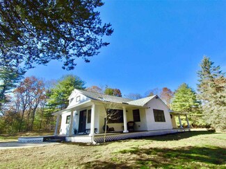93 Amesbury Rd, Newton, NH 03858