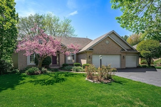 638 Roxbury Rd, Rockford, IL 61107