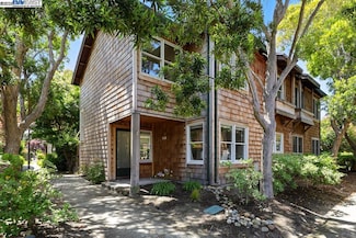 357 Centre Ct, Alameda, CA 94502