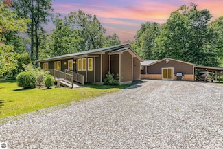 6101 Shellenbarger Rd, Hale, MI 48739