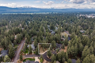 887 S Starry Skies Ct, Sisters, OR 97759