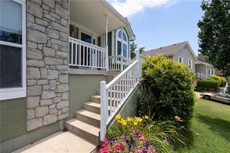 2401 S Seminole Dr, Independence, MO 64057