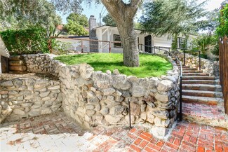 10260 Willow Springs Ln, Sunland, CA 91040
