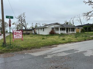 930 S 14th St, Rogers, AR 72758
