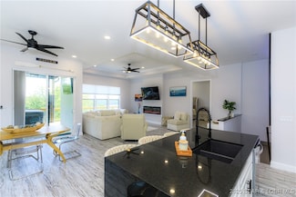 224 Park Place Dr, Kaiser, MO 65047