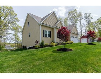 33 Glenside Dr, Blackstone, MA 01504