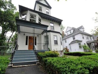35 Moultrie St, Dorchester Center, MA 02124