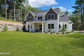 9 Gary Ln, Milford, PA 18337