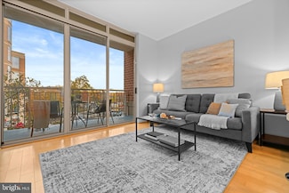 820 N Pollard St Unit 307, Arlington, VA 22203