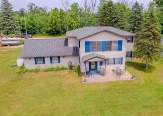 567 Mary Ln, Harrison, MI 48625