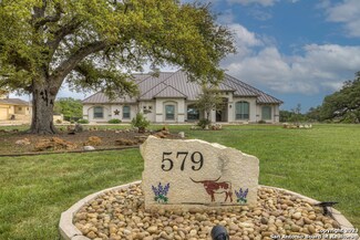 579 Curvatura, Canyon Lake, TX 78132